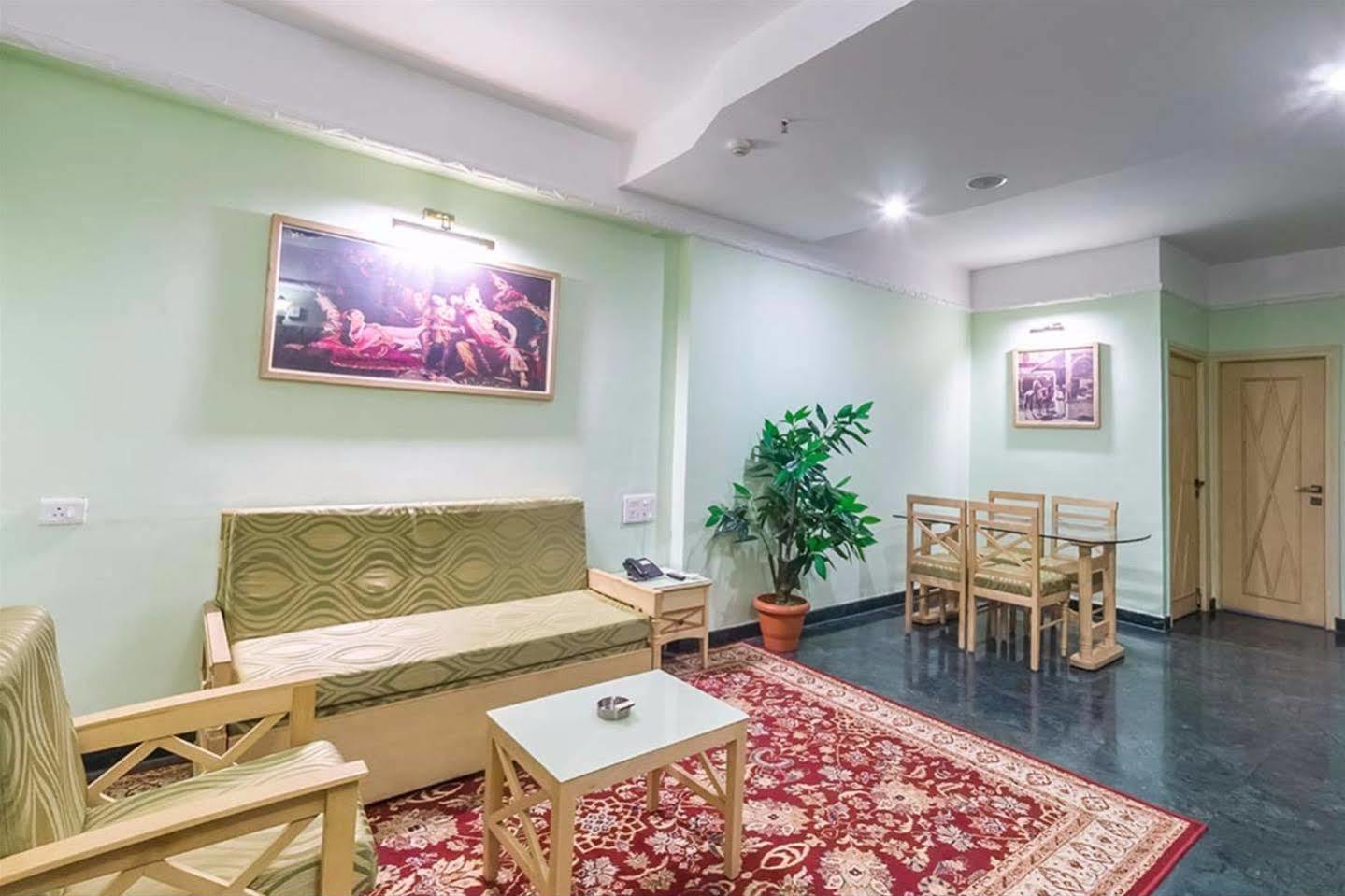 Treebo Komfort Suites, 3 Km From Mysore Palace מראה חיצוני תמונה
