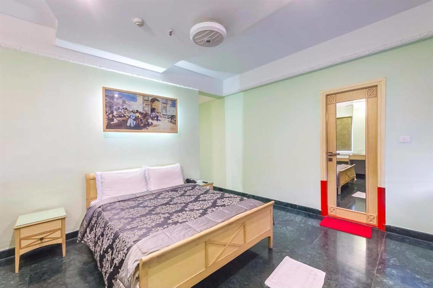 Treebo Komfort Suites, 3 Km From Mysore Palace מראה חיצוני תמונה