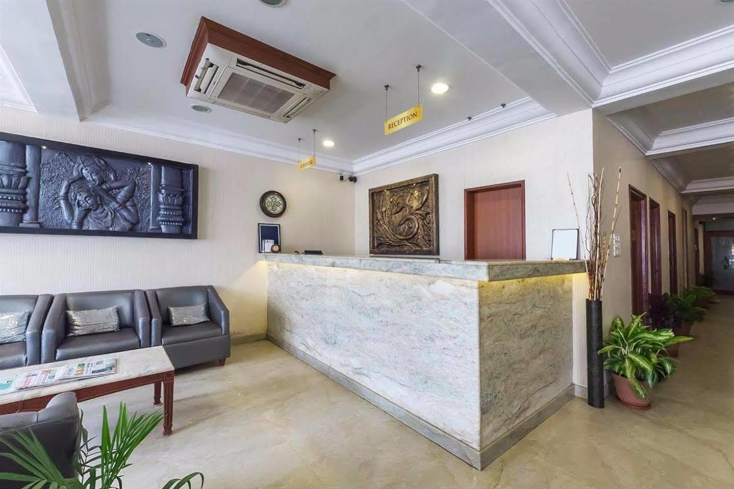 Treebo Komfort Suites, 3 Km From Mysore Palace מראה חיצוני תמונה